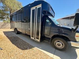 2008 Ford E450 Glaval Shuttle Bus - Image 3