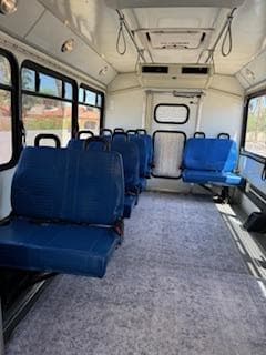 2008 Ford E450 Glaval Shuttle Bus - Image 4