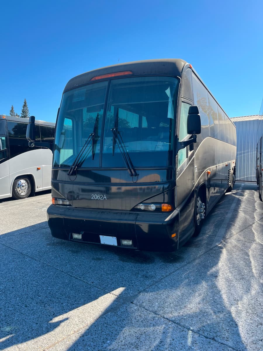 2012 MCI J4500 California Coach Bus - Image 1