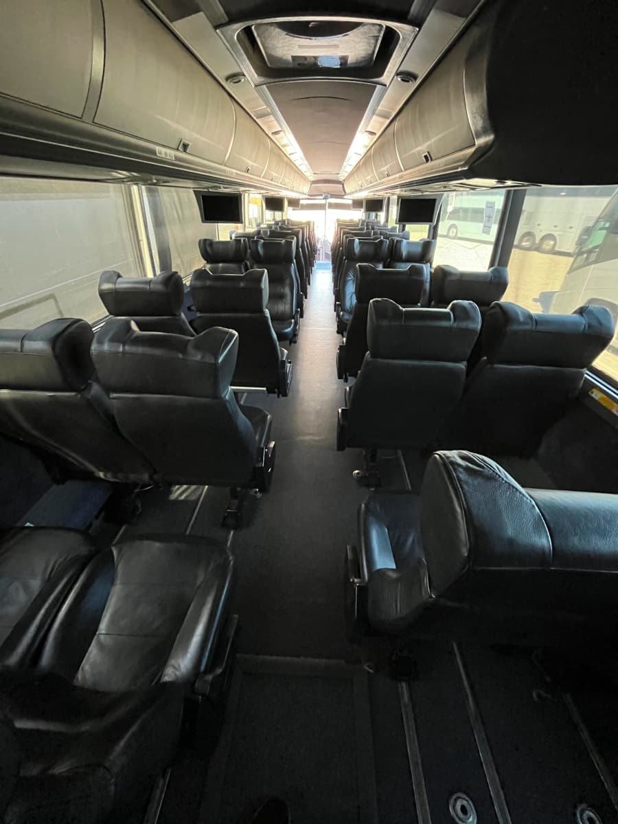 2012 MCI J4500 California Coach Bus - Image 4