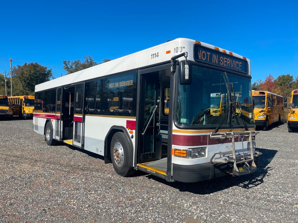 2011 Gillig Low Floor Transit Bus - Image 2