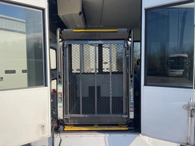 2016 Ford E450 ADA Shuttle Bus - Image 30