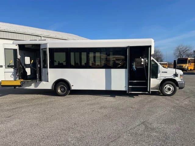 2016 Ford E450 ADA Shuttle Bus - Image 35