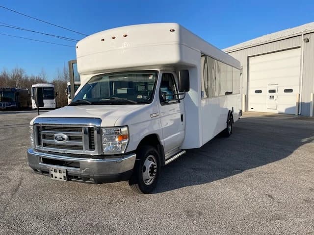 2016 Ford E450 ADA Shuttle Bus - Image 34