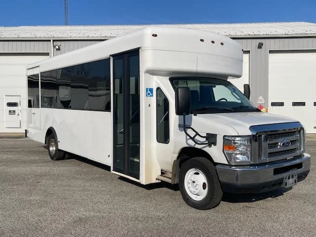 2016 Ford E450 ADA Shuttle Bus - Image 12