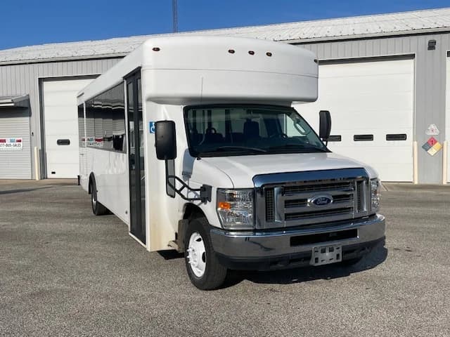 2016 Ford E450 ADA Shuttle Bus - Image 14
