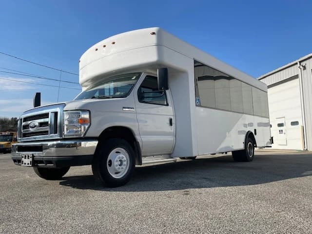 2016 Ford E450 ADA Shuttle Bus - Image 11