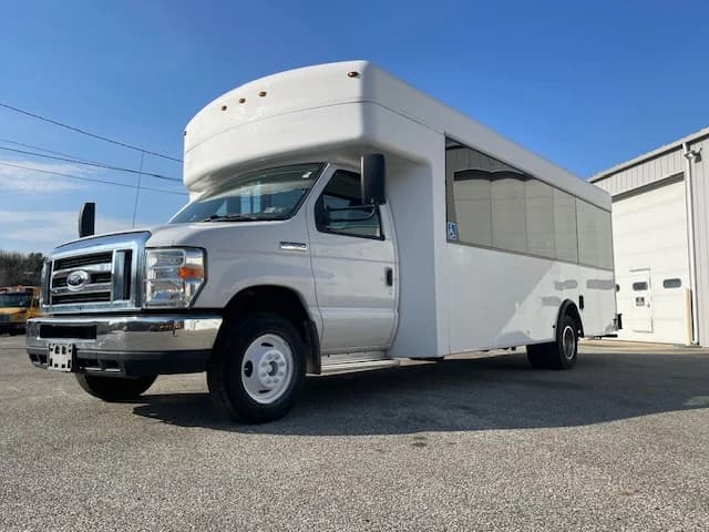 2016 Ford E450 ADA Shuttle Bus - Image 9