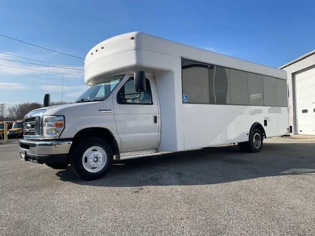 2016 Ford E450 ADA Shuttle Bus - Image 7