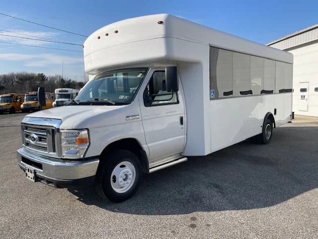 2016 Ford E450 ADA Shuttle Bus - Image 17