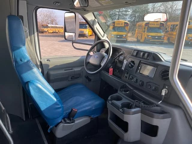 2016 Ford E450 ADA Shuttle Bus - Image 24