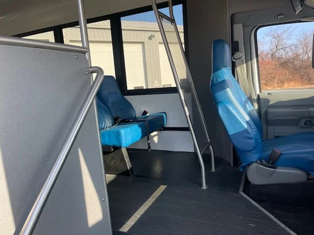 2016 Ford E450 ADA Shuttle Bus - Image 23