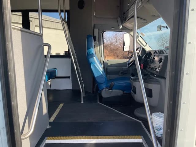 2016 Ford E450 ADA Shuttle Bus - Image 22