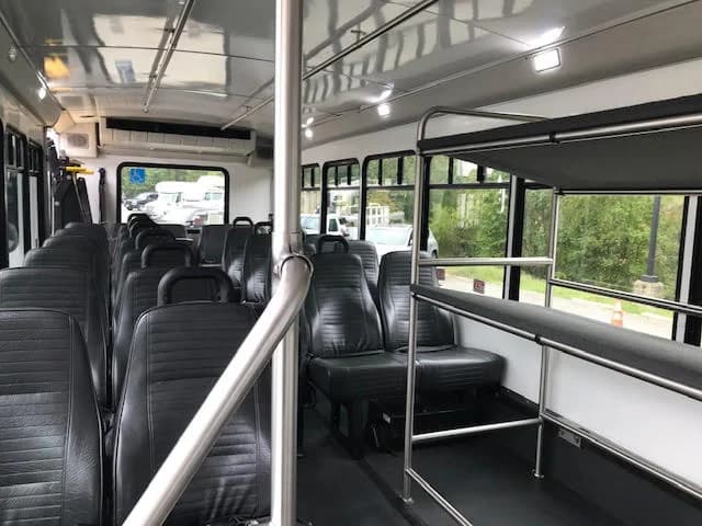 2019 Ford F550 Shuttle Bus - Image 5