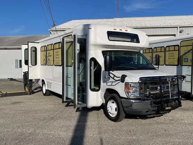 2018 Ford E450 ADA Shuttle Bus - Image 20