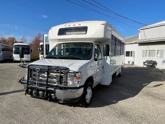 2018 Ford E450 ADA Shuttle Bus - Image 23