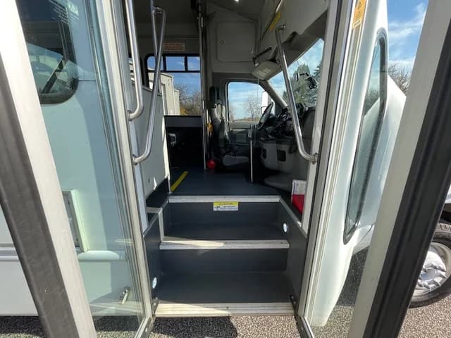 2018 Ford E450 ADA Shuttle Bus - Image 32