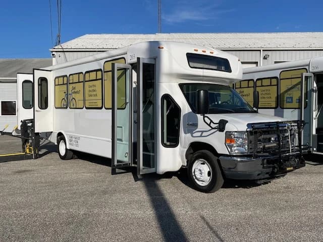 2018 Ford E450 ADA Shuttle Bus - Image 9