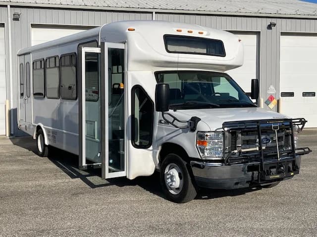 2018 Ford E450 ADA Shuttle Bus - Image 13