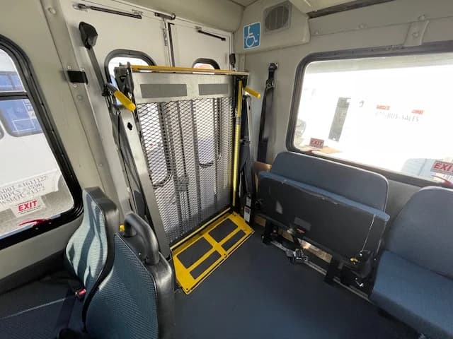 2018 Ford E450 ADA Shuttle Bus - Image 12