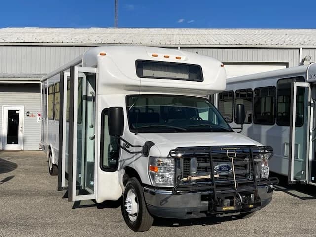 2018 Ford E450 ADA Shuttle Bus - Image 17