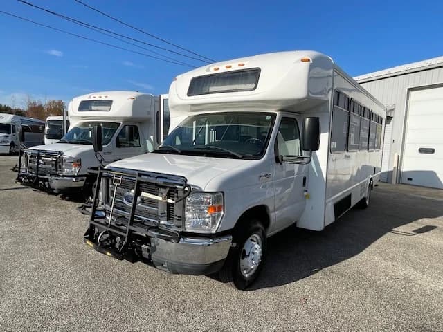 2018 Ford E450 ADA Shuttle Bus - Image 19