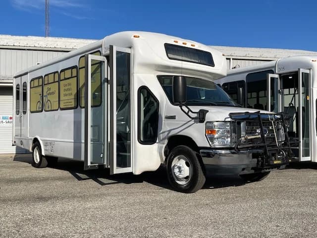2018 Ford E450 ADA Shuttle Bus - Image 20