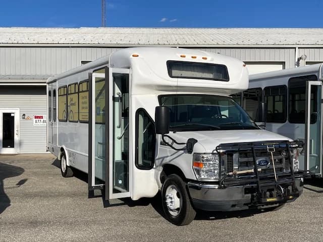 2018 Ford E450 ADA Shuttle Bus - Image 25