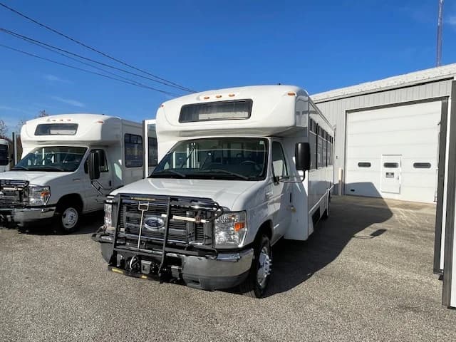 2018 Ford E450 ADA Shuttle Bus - Image 28