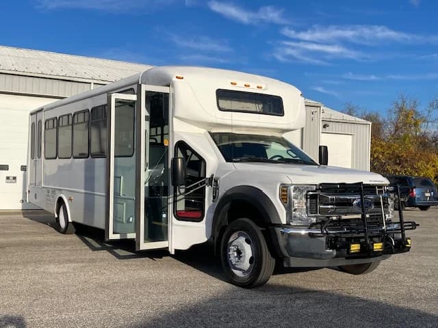2018 Ford F550 ADA Shuttle Bus - Image 2