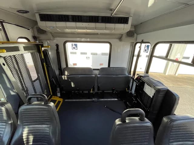 2018 Ford F550 ADA Shuttle Bus - Image 12