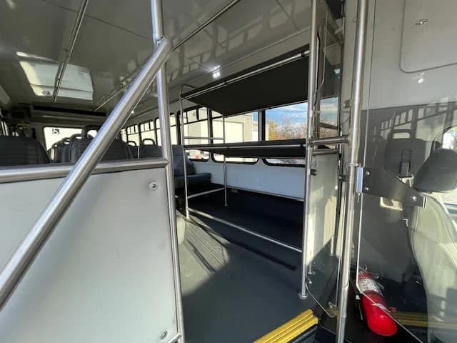 2018 Ford F550 ADA Shuttle Bus - Image 16