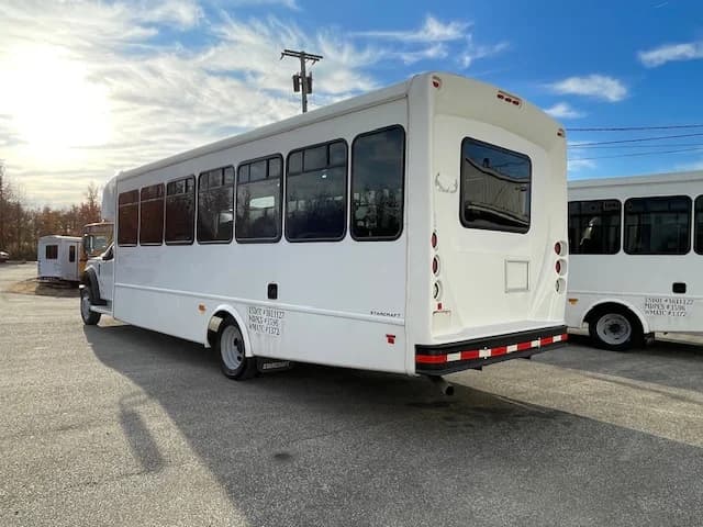 2018 Ford F550 ADA Shuttle Bus - Image 18