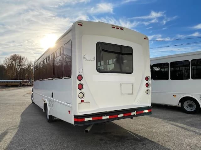 2018 Ford F550 ADA Shuttle Bus - Image 19