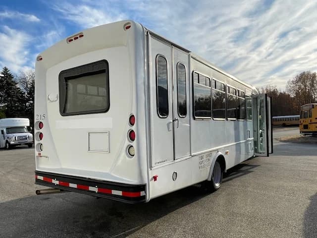 2018 Ford F550 ADA Shuttle Bus - Image 20