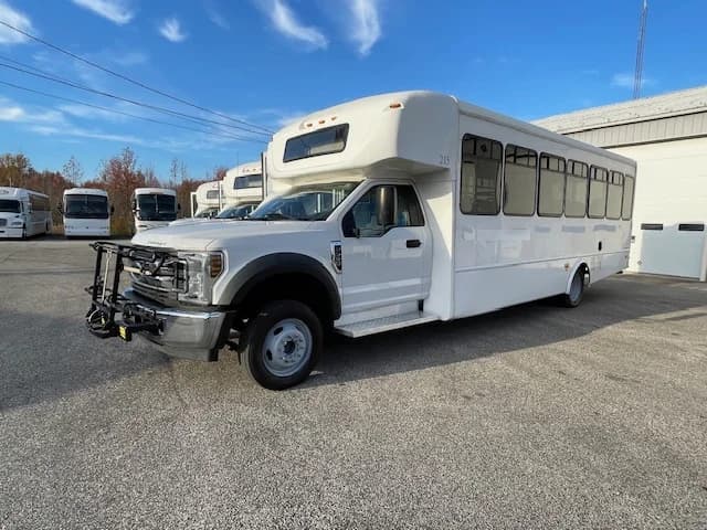 2018 Ford F550 ADA Shuttle Bus - Image 17