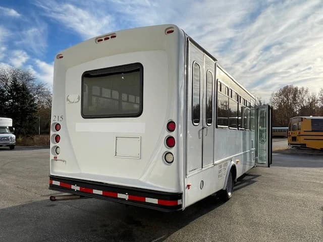 2018 Ford F550 ADA Shuttle Bus - Image 24