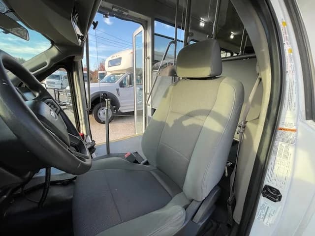2018 Ford F550 ADA Shuttle Bus - Image 30