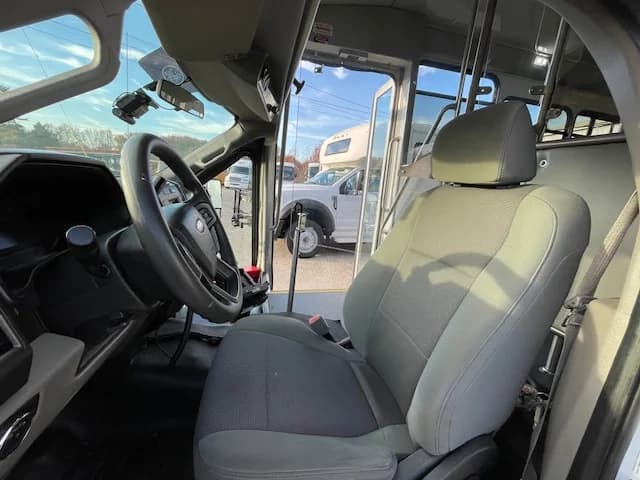 2018 Ford F550 ADA Shuttle Bus - Image 31
