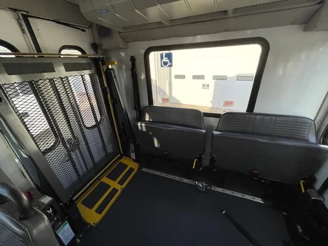 2018 Ford F550 ADA Shuttle Bus - Image 6
