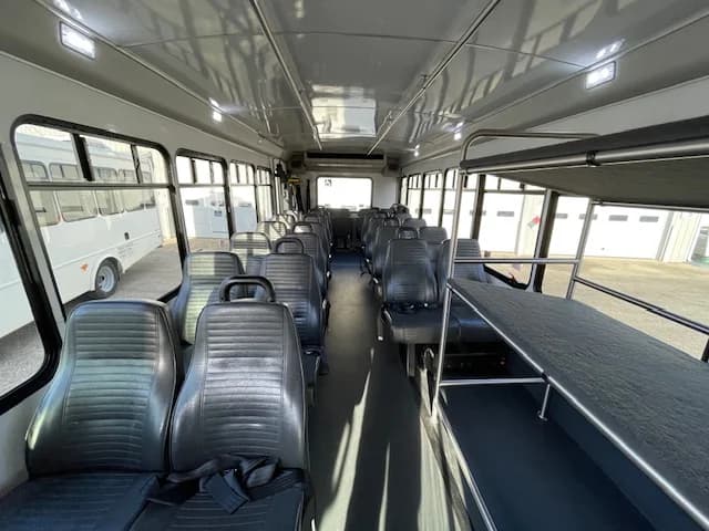 2018 Ford F550 ADA Shuttle Bus - Image 9