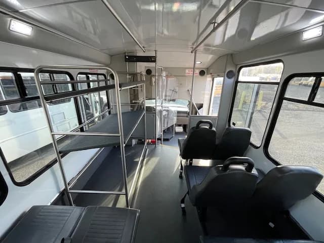 2018 Ford F550 ADA Shuttle Bus - Image 10