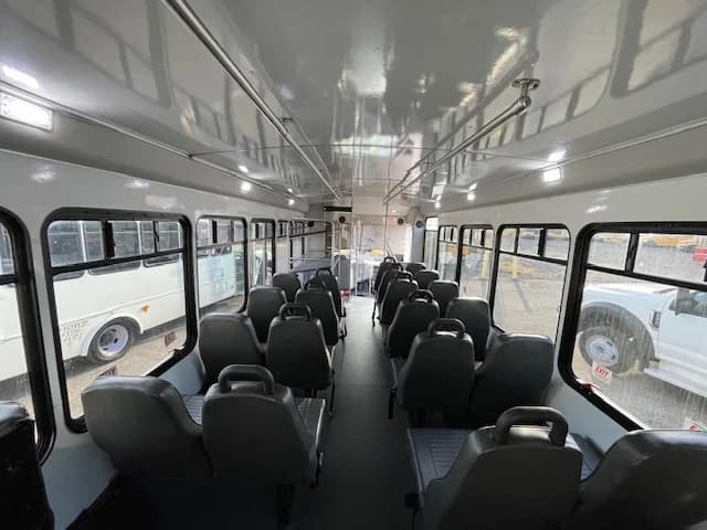 2018 Ford F550 ADA Shuttle Bus - Image 11
