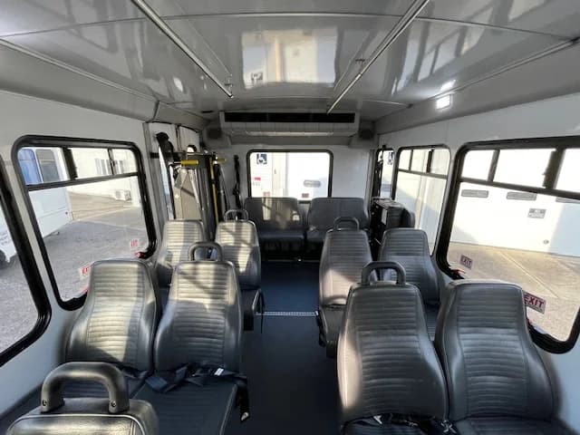 2018 Ford F550 ADA Shuttle Bus - Image 12