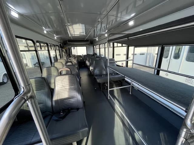 2018 Ford F550 ADA Shuttle Bus - Image 14