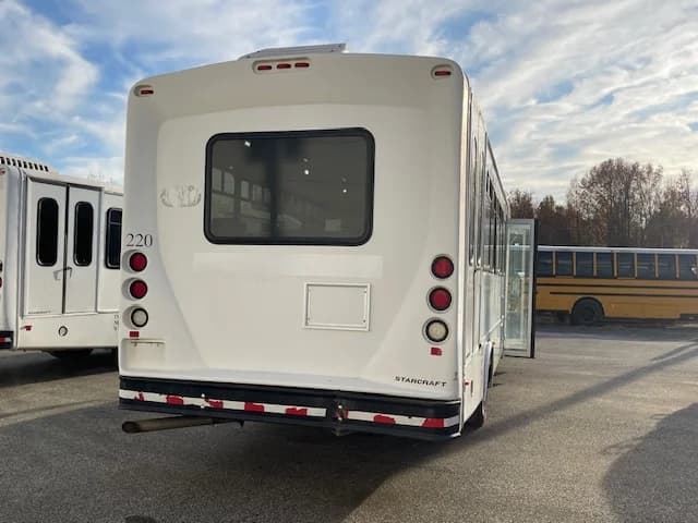 2018 Ford F550 ADA Shuttle Bus - Image 17