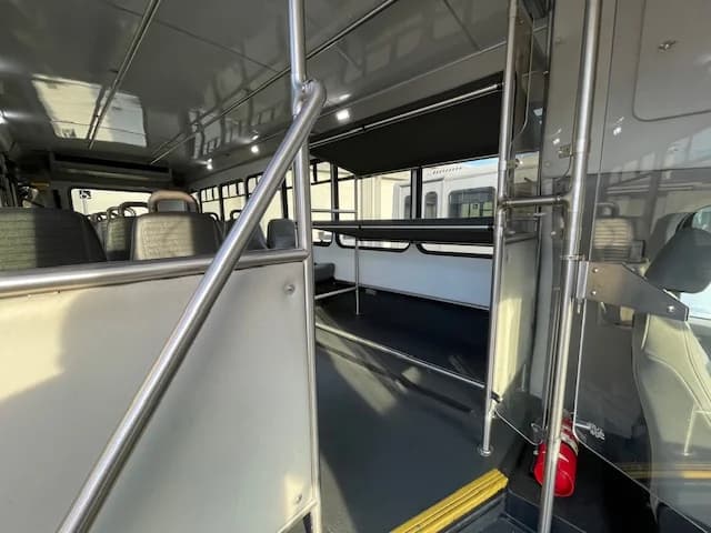 2018 Ford F550 ADA Shuttle Bus - Image 19
