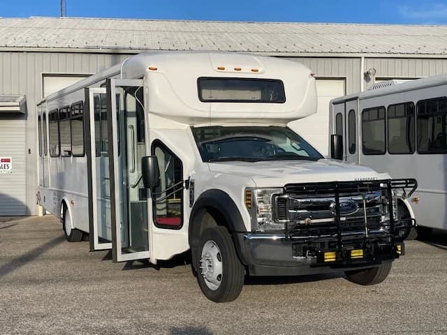 2018 Ford F550 ADA Shuttle Bus - Image 25