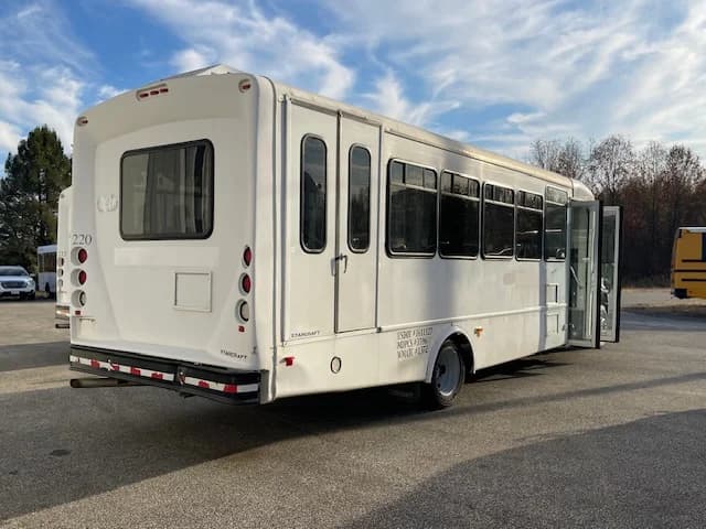 2018 Ford F550 ADA Shuttle Bus - Image 29