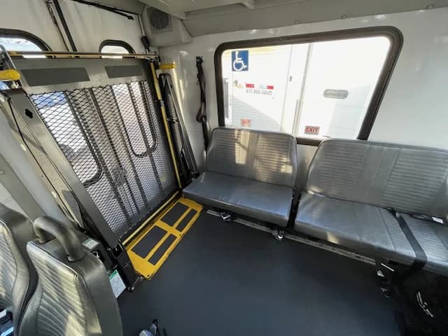 2018 Ford F550 ADA Shuttle Bus - Image 6
